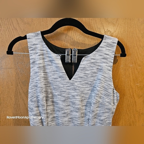 IZ Byer Dress 7 Juniors - Picture 3 of 11